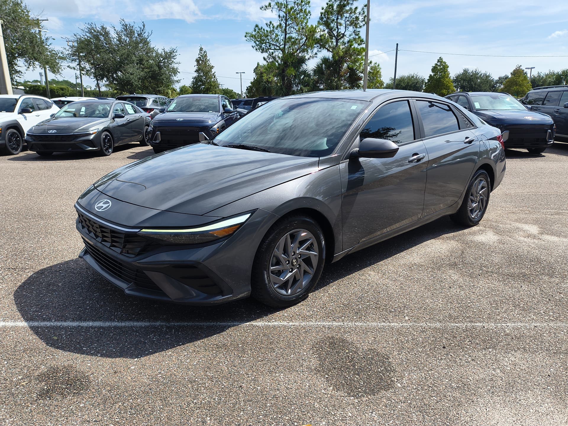 2024 Hyundai Elantra SEL — photo 1 of 35