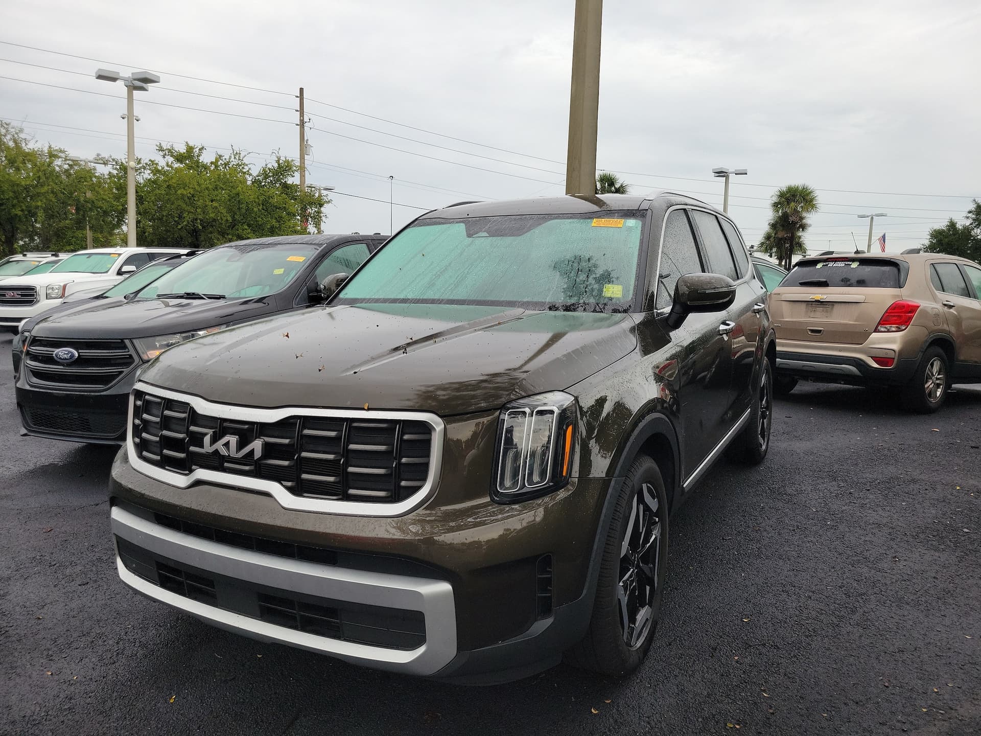 2024 Kia Telluride S — photo 1 of 32