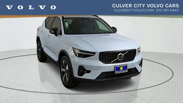 2026 Volvo XC40 Base — photo 1 of 43