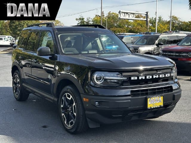 2023 Ford Bronco Sport Outer Banks — photo 1 of 48
