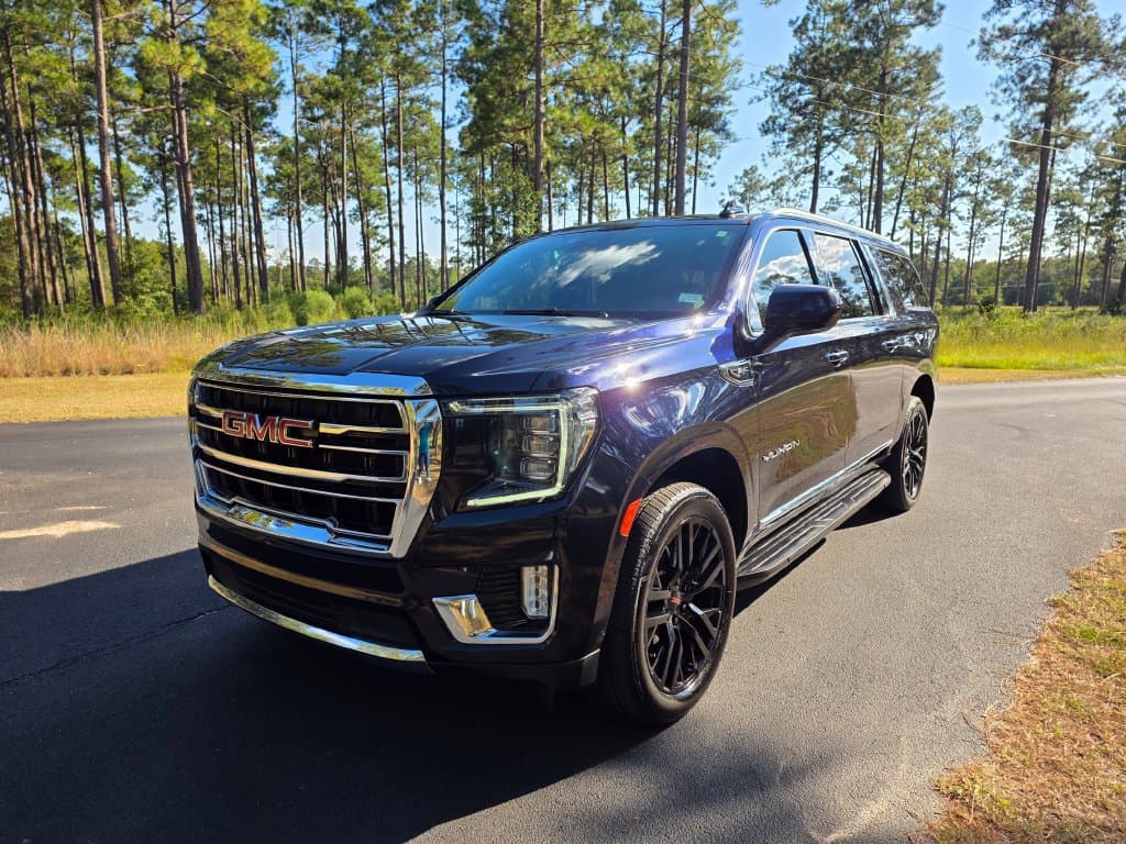 2023 GMC Yukon XL SLT — photo 1 of 37