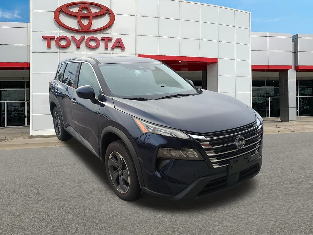 2025 Nissan Rogue SV — photo 1 of 4