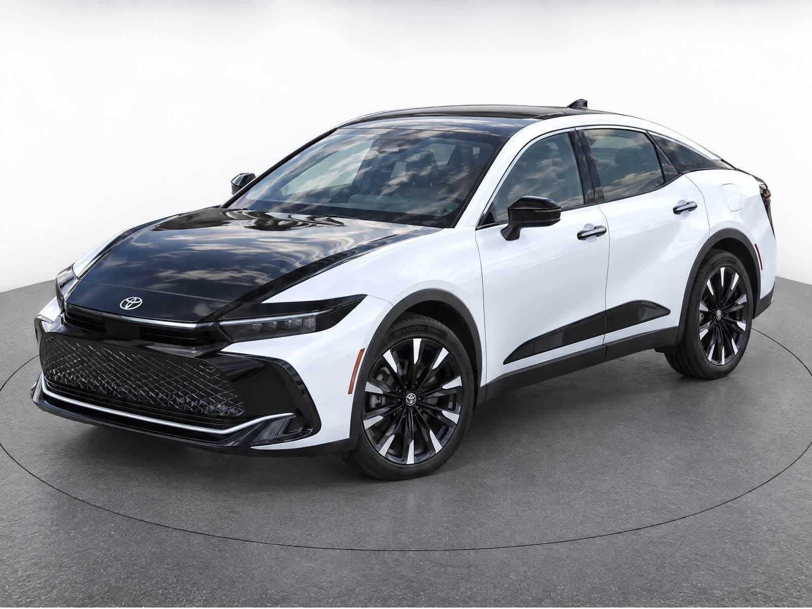 2023 Toyota Crown Platinum — photo 1 of 14