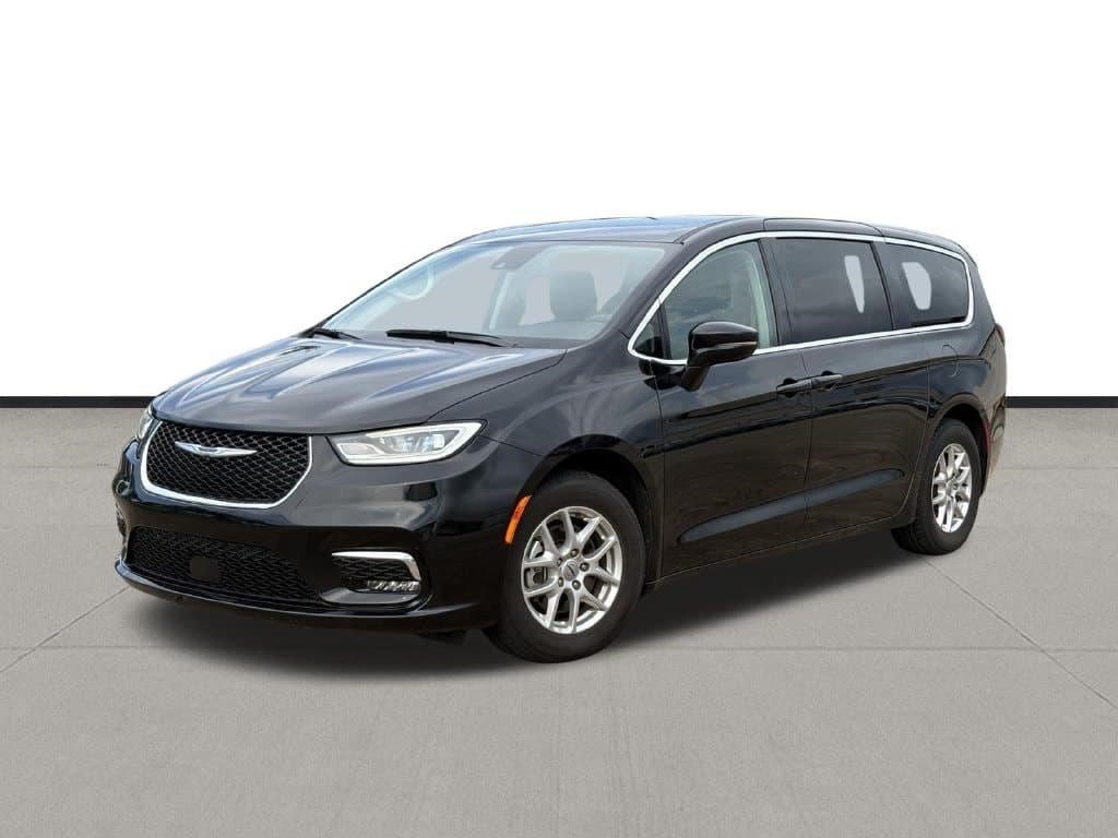 2024 Chrysler Pacifica Touring L — photo 1 of 28