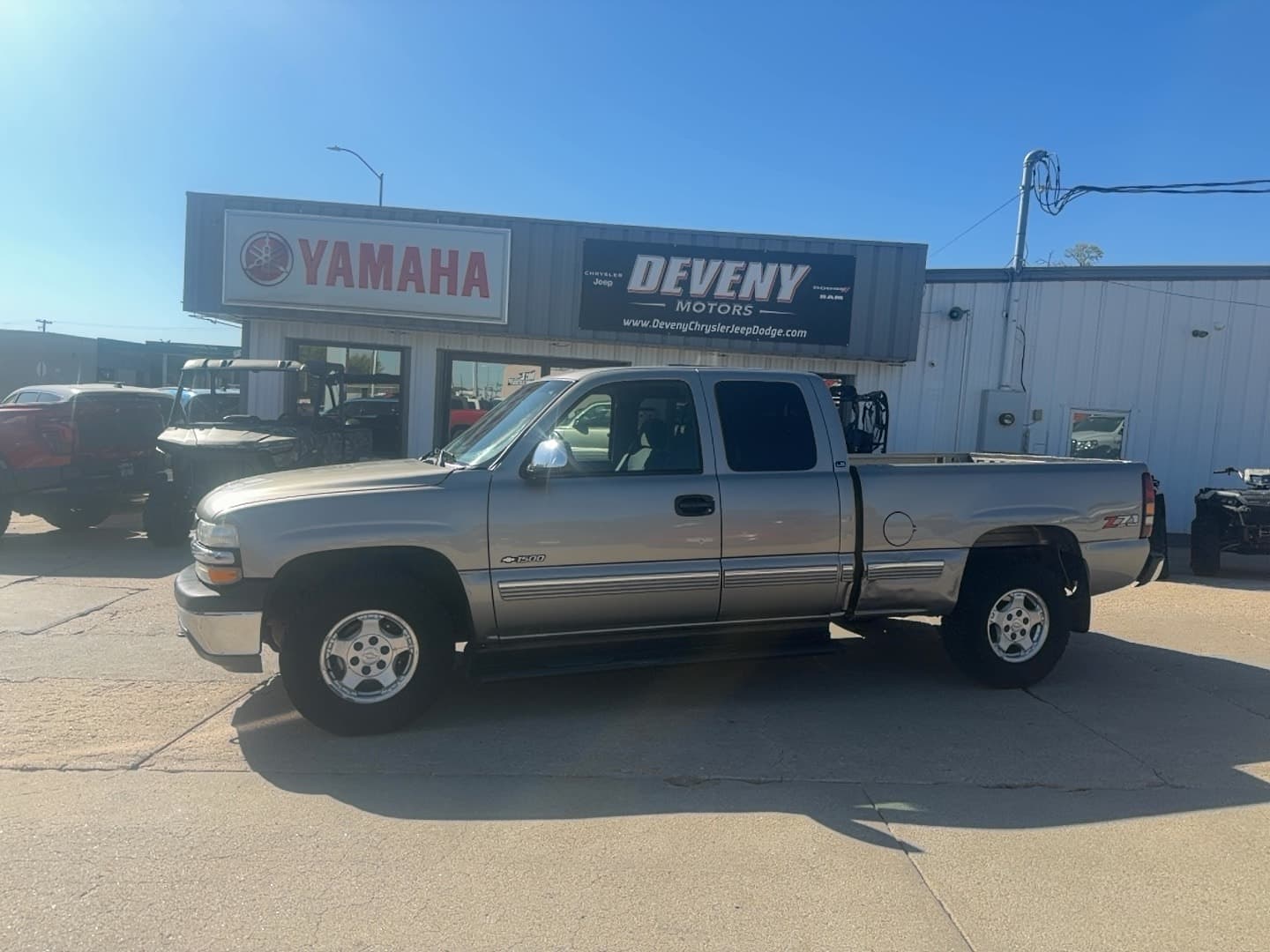 2002 Chevrolet Silverado 1500 LT — photo 1 of 19