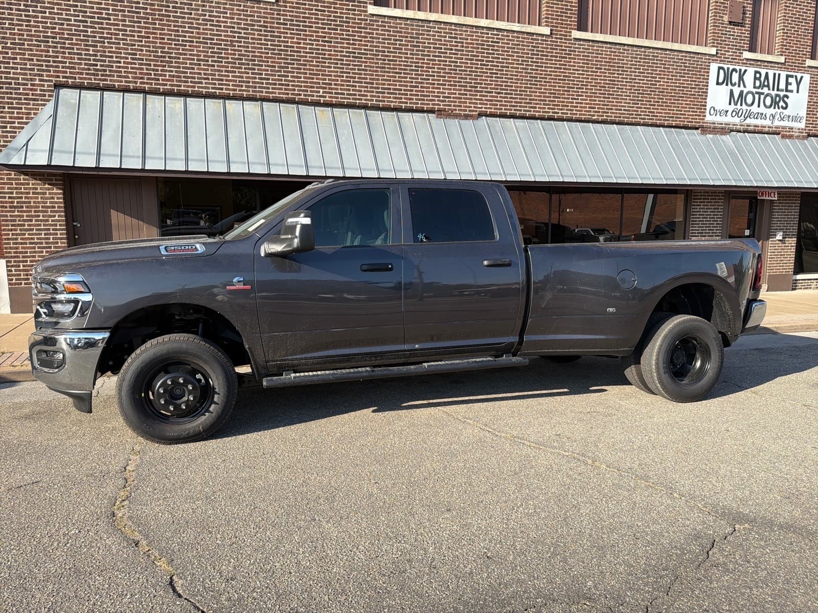 2027 RAM 3500 Tradesman — photo 1 of 25