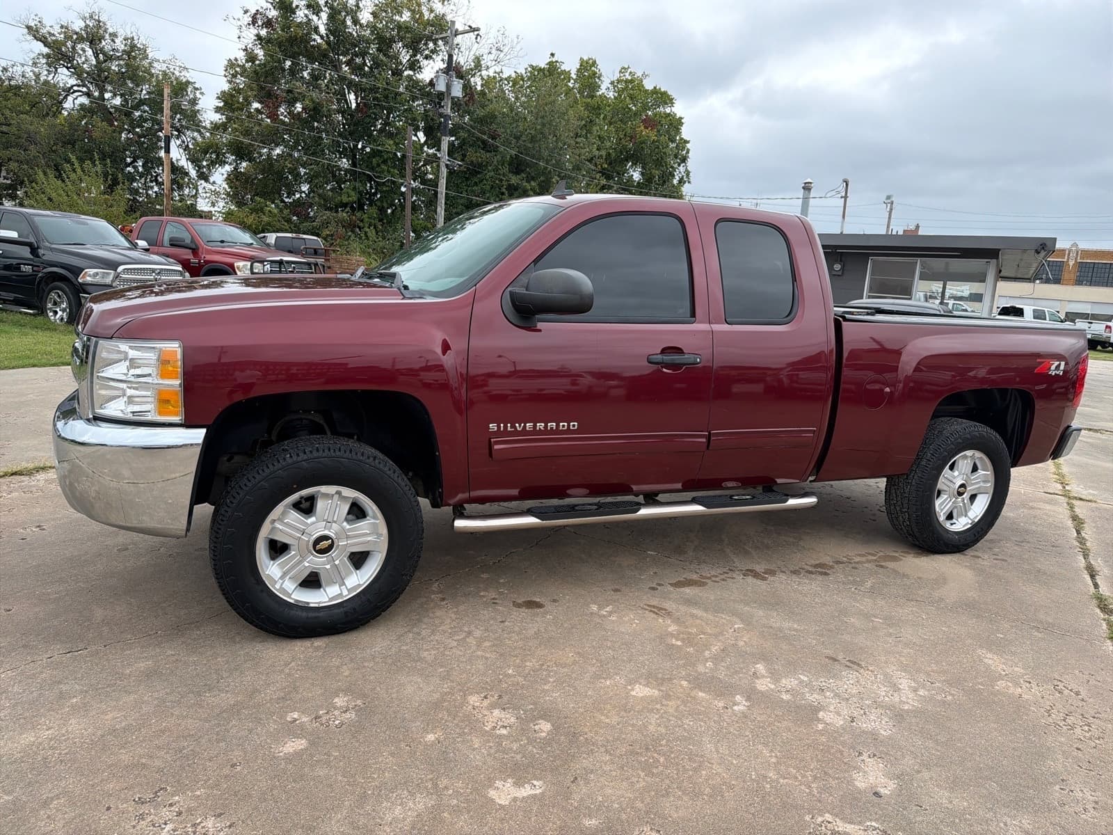 2013 Chevrolet Silverado 1500 LT — photo 1 of 15