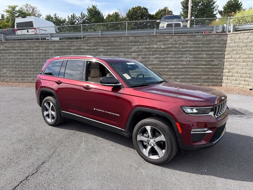 2024 Jeep Grand Cherokee Limited — photo 1 of 13