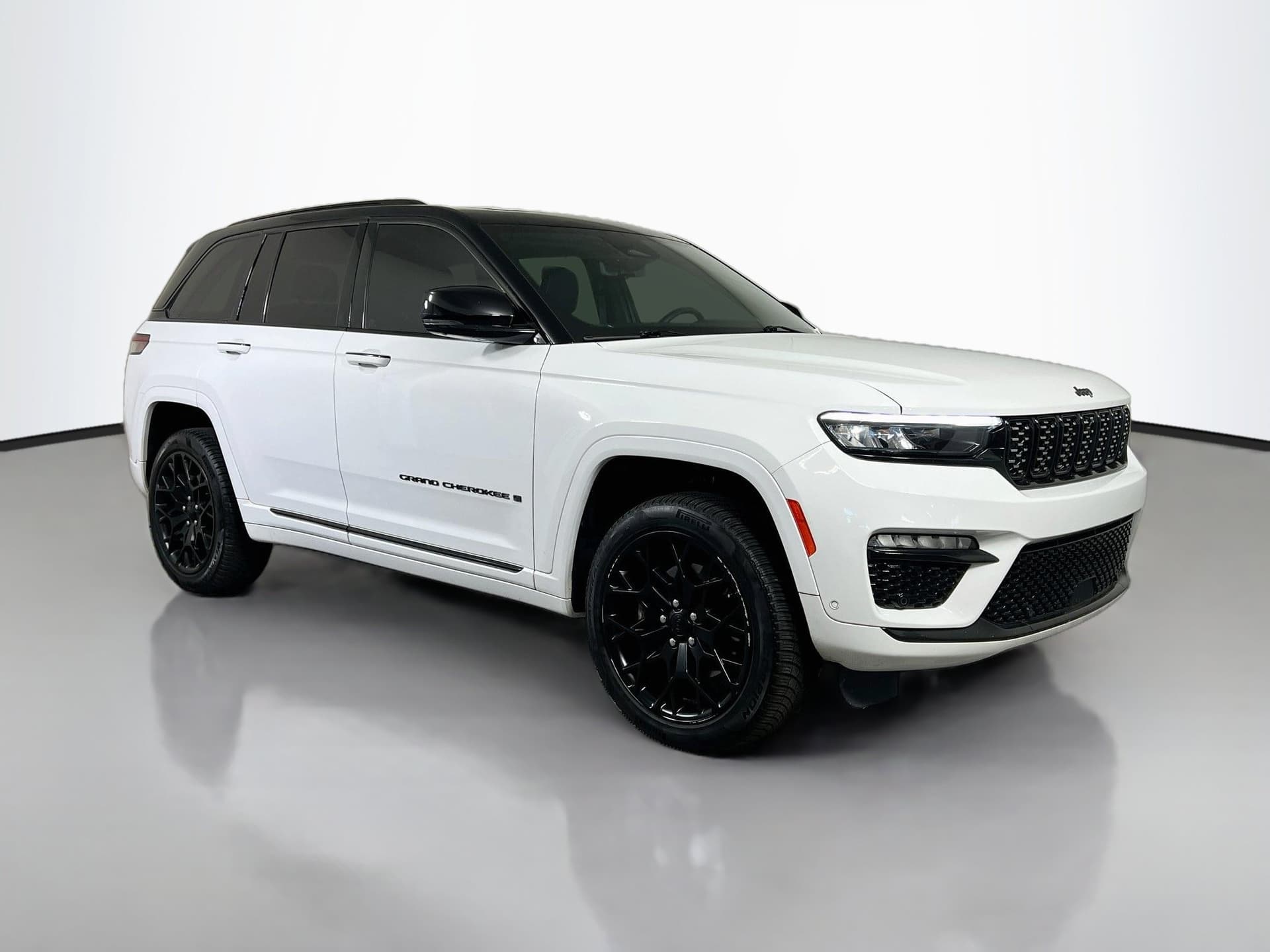 2022 Jeep Grand Cherokee Summit — photo 1 of 37