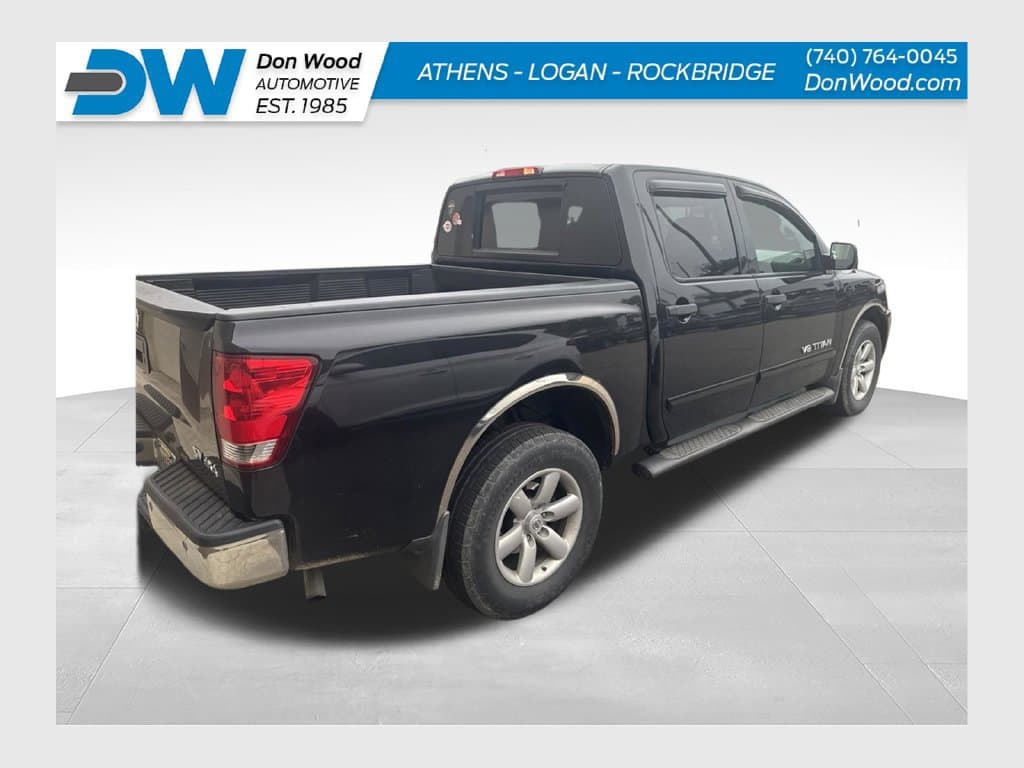 2014 Nissan Titan SV — photo 1 of 11