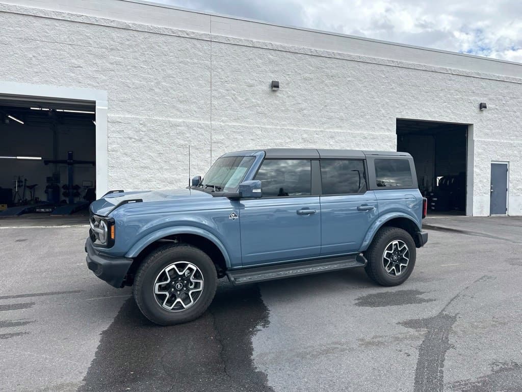 2025 Ford Bronco Outer Banks — photo 1 of 12