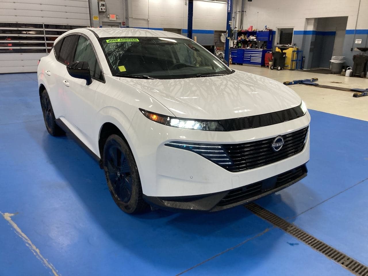 2025 Nissan Murano SV — photo 1 of 12