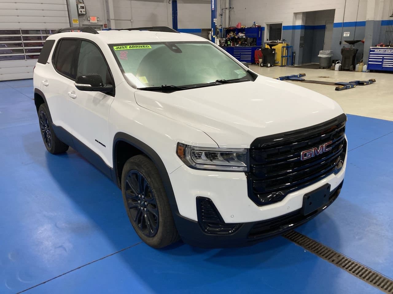 2023 GMC Acadia SLE — photo 1 of 14