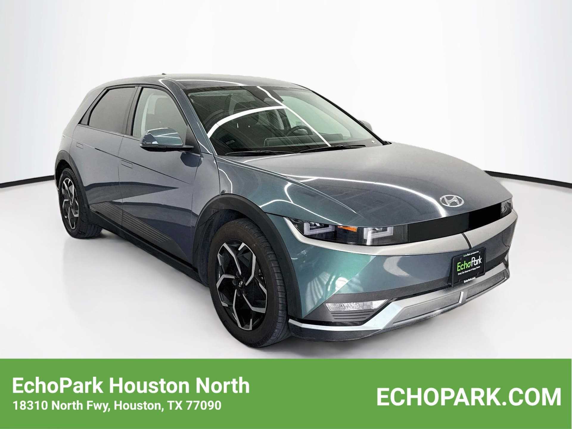 2024 Hyundai IONIQ 5 SE Standard Range — photo 1 of 28