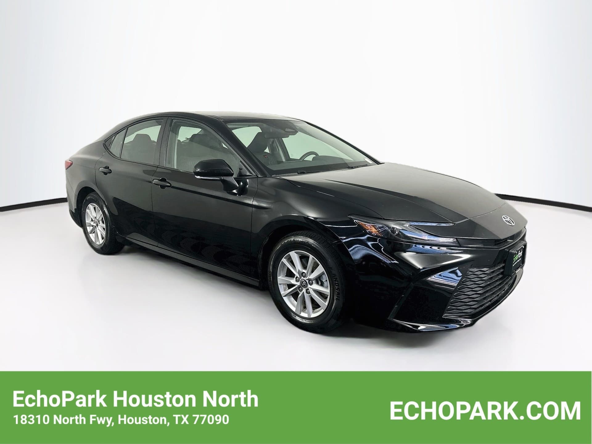 2025 Toyota Camry LE — photo 1 of 28