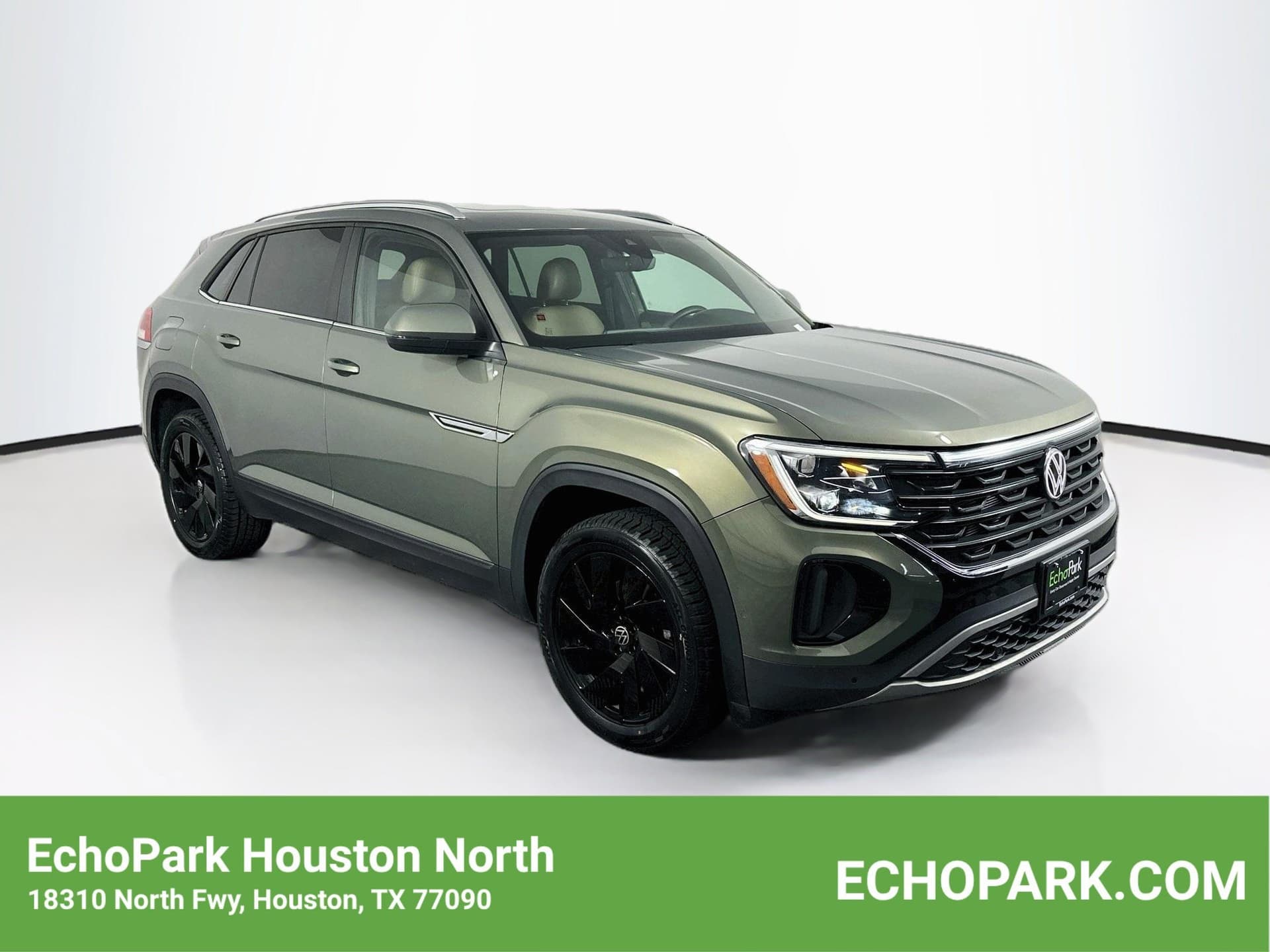 2025 Volkswagen Atlas Cross Sport 2.0T SE w/Technology — photo 1 of 32