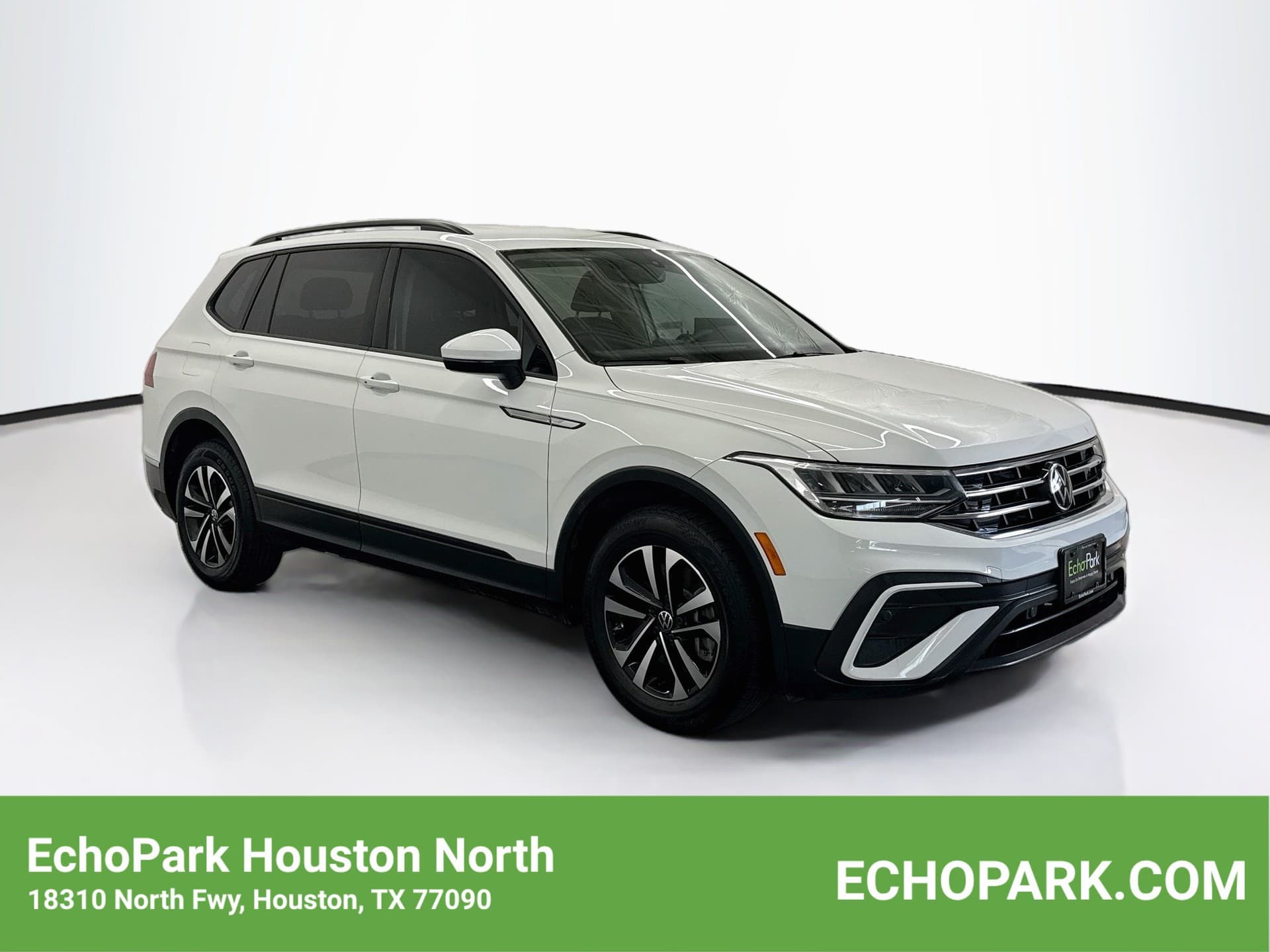 2023 Volkswagen Tiguan Base — photo 1 of 30