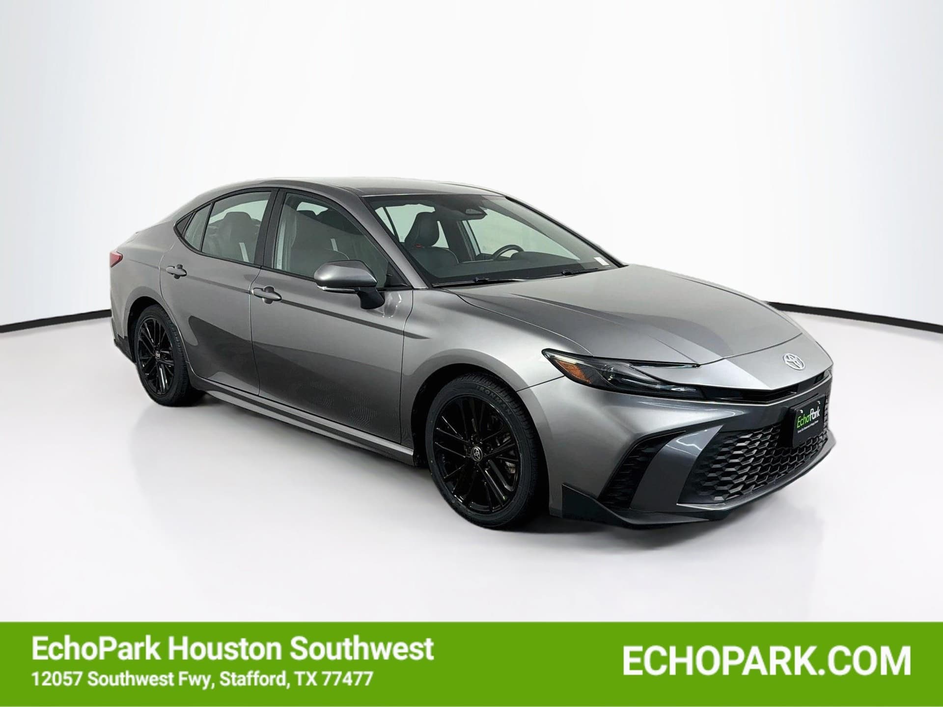 2025 Toyota Camry SE — photo 1 of 31