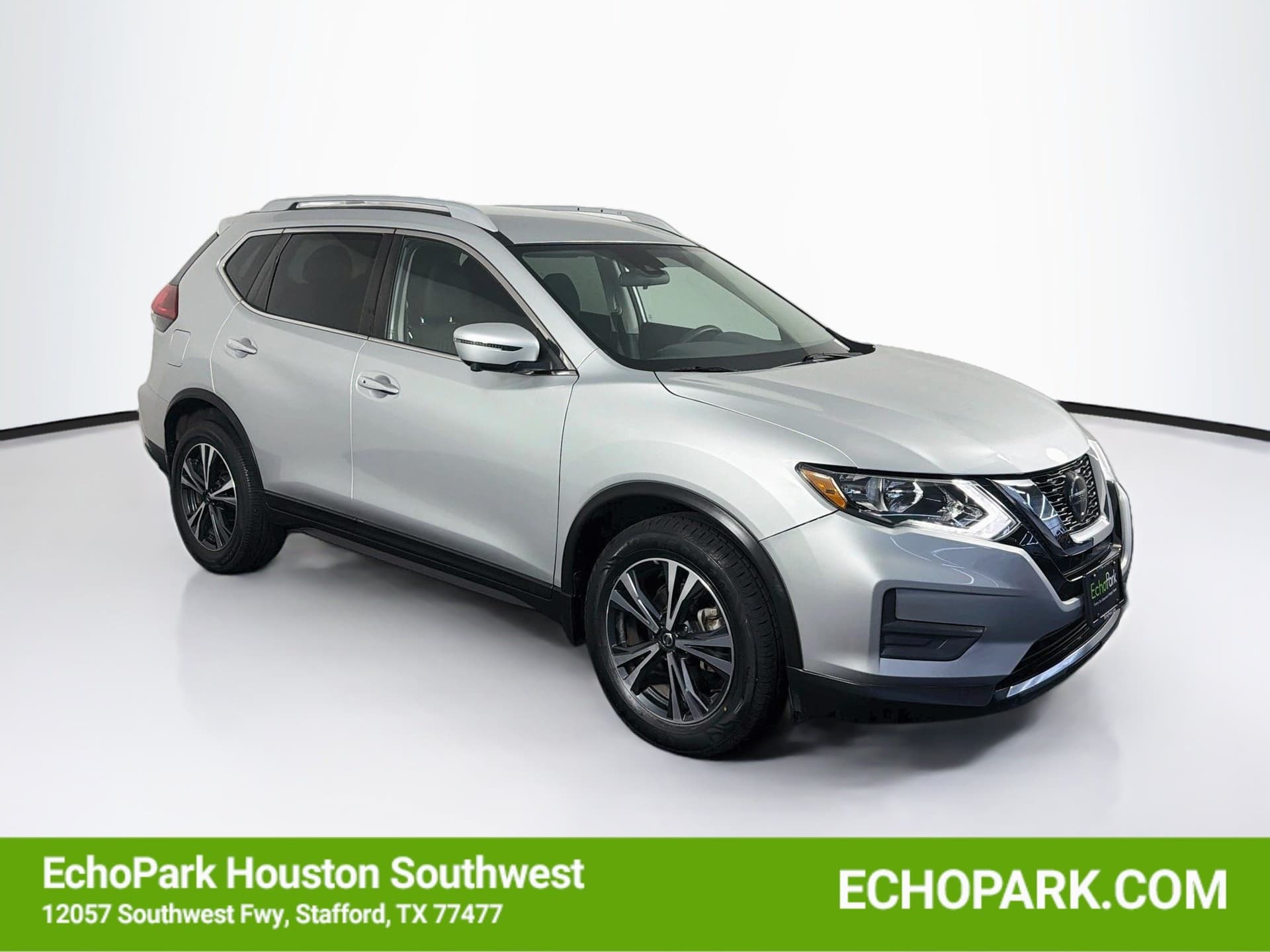 2020 Nissan Rogue SV — photo 1 of 32
