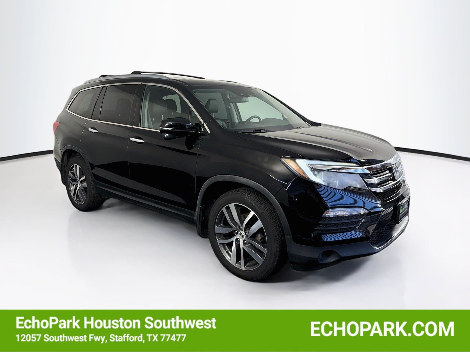 2017 Honda Pilot Touring — photo 1 of 34