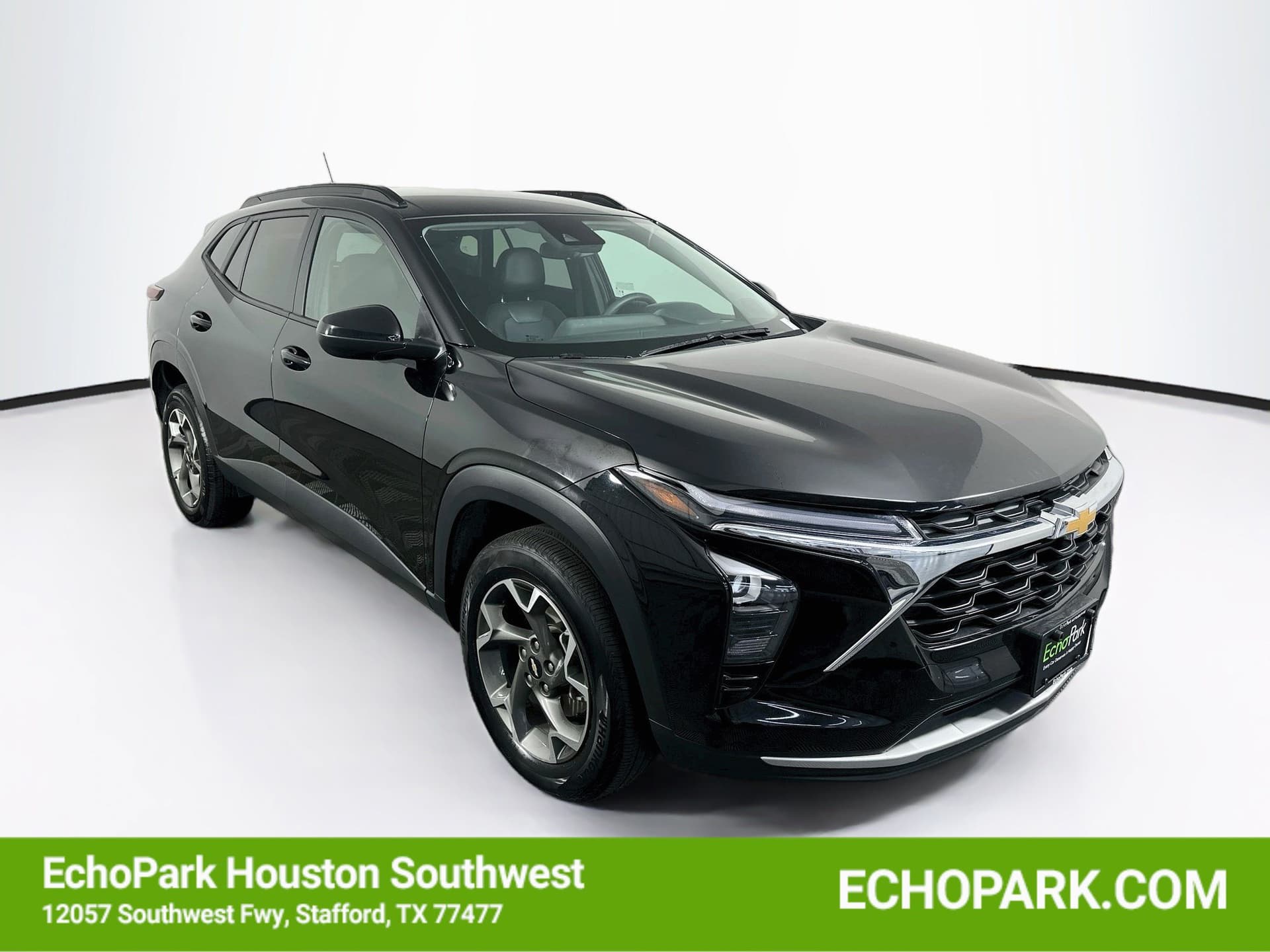 2025 Chevrolet Trax LT — photo 1 of 29