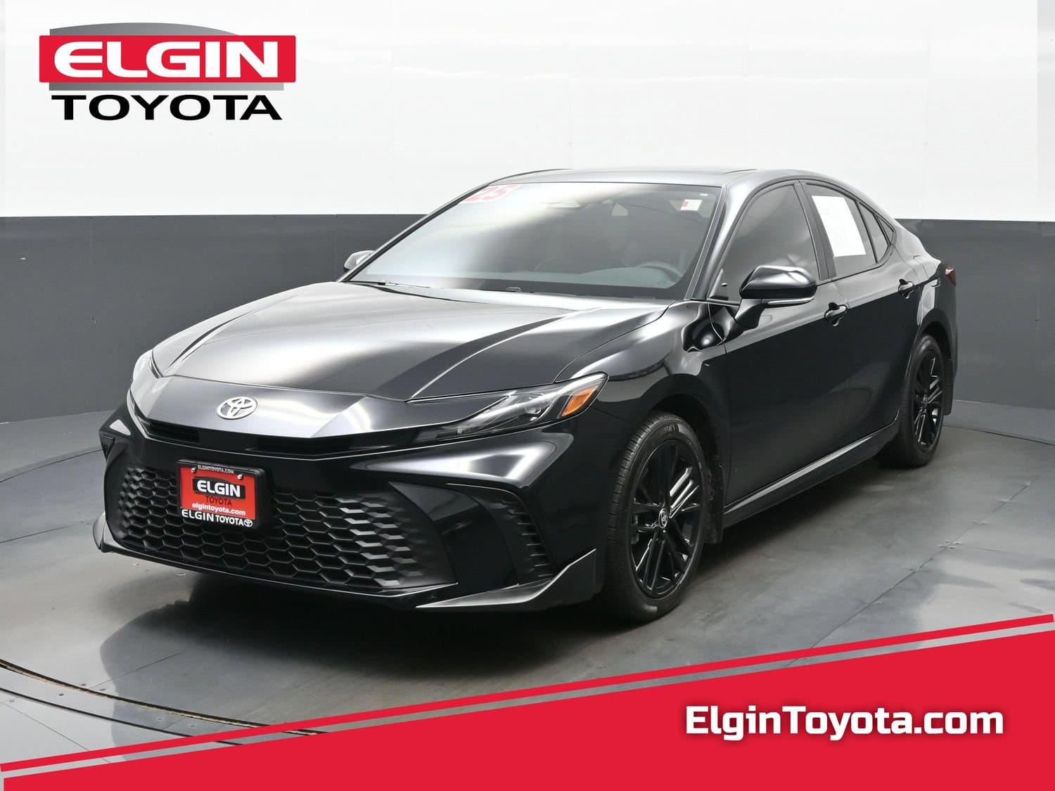 2025 Toyota Camry SE — photo 1 of 42