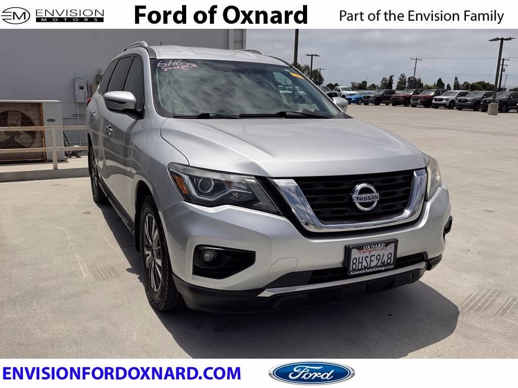 2018 Nissan Pathfinder SV — photo 1 of 3