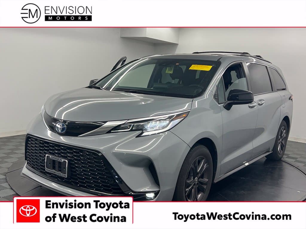 2024 Toyota Sienna XSE — photo 1 of 15