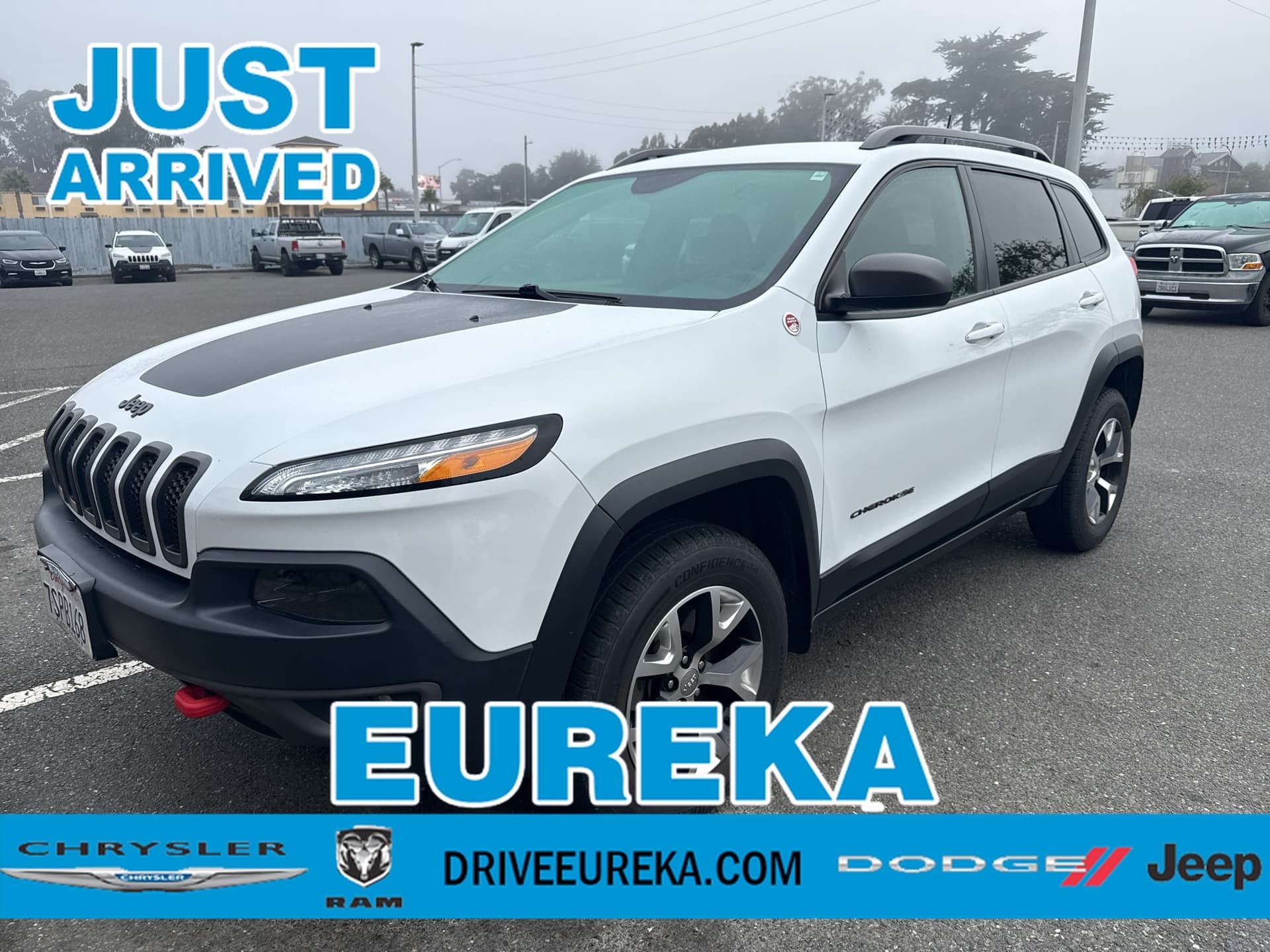 2016 Jeep Cherokee Trailhawk — photo 1 of 6