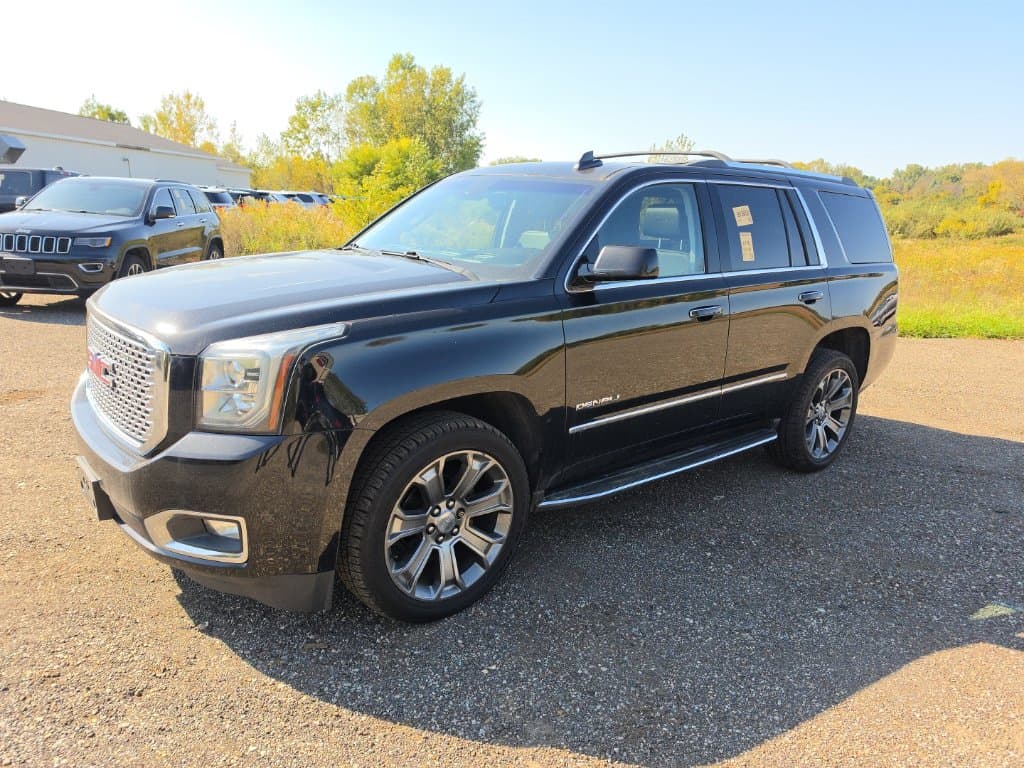 2017 GMC Yukon Denali — photo 1 of 12
