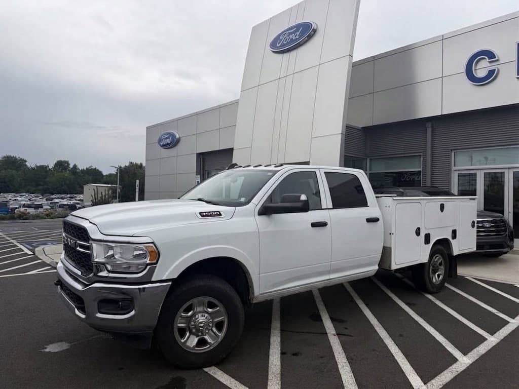 2022 RAM 3500 Chassis Cab Tradesman — photo 1 of 5