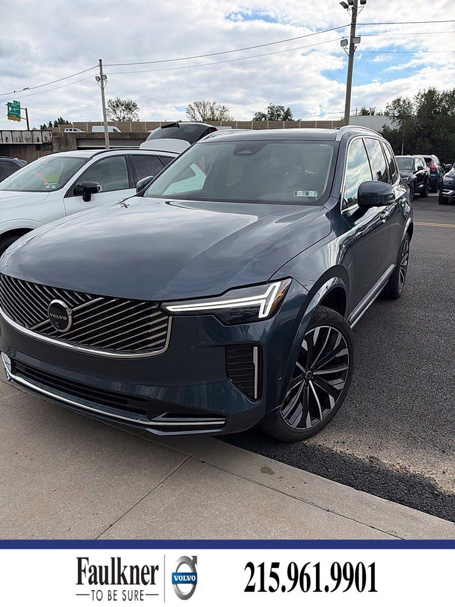 2025 Volvo XC90 Plug-In Hybrid Plus — photo 1 of 10