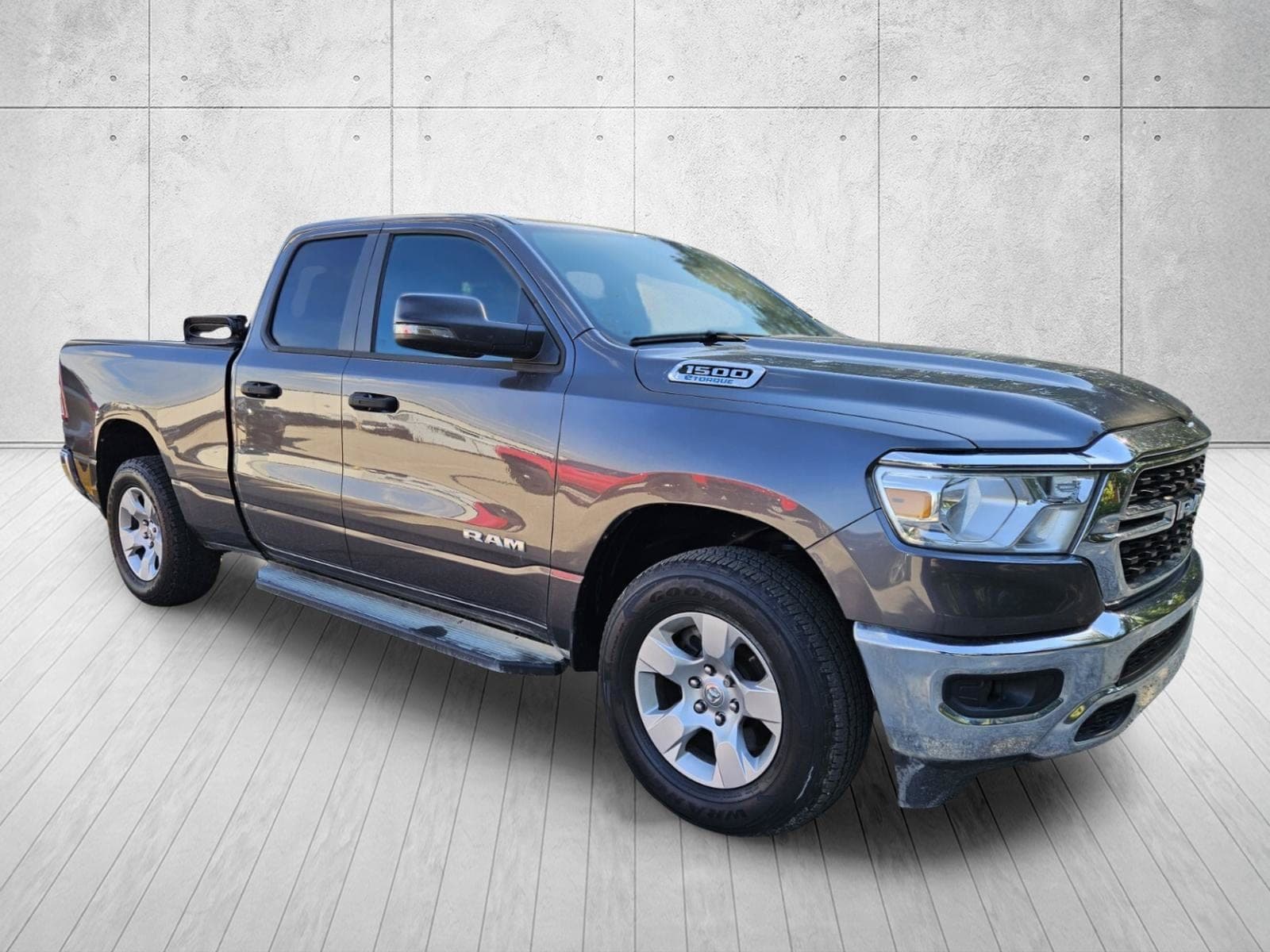 2024 RAM 1500 Base — photo 1 of 10
