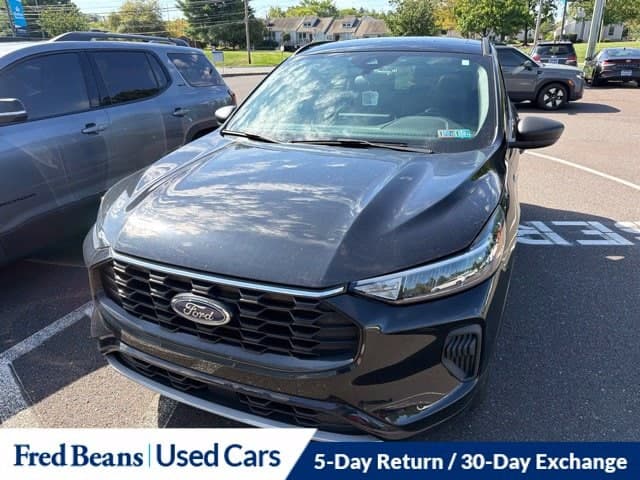2023 Ford Escape ST-Line — photo 1 of 22