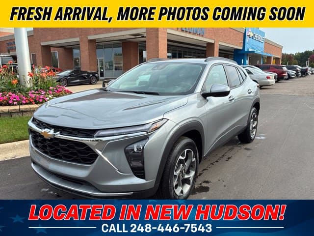 2025 Chevrolet Trax LT — photo 1 of 9