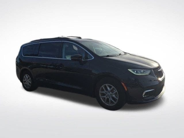 2022 Chrysler Pacifica Touring L — photo 1 of 16