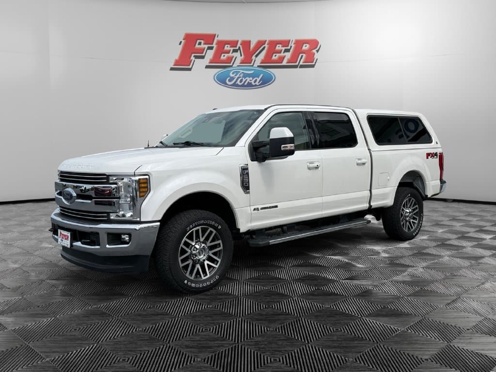 2018 Ford Super Duty F-250 SRW LARIAT — photo 1 of 25