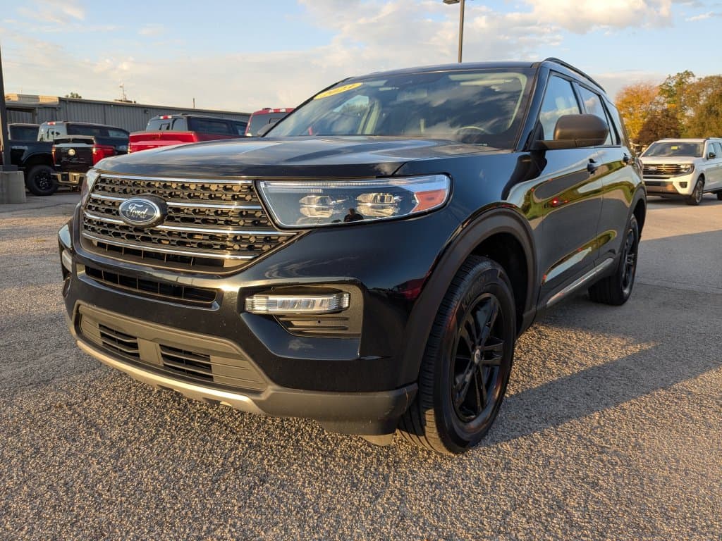 2023 Ford Explorer XLT — photo 1 of 40