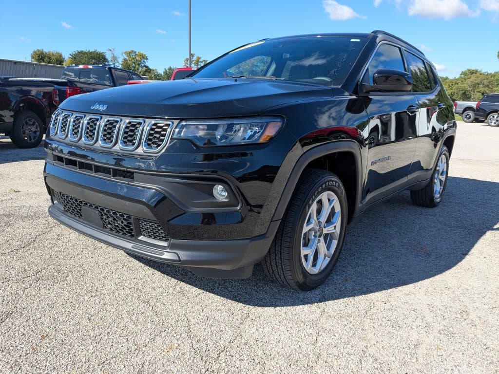 2025 Jeep Compass Latitude — photo 1 of 36