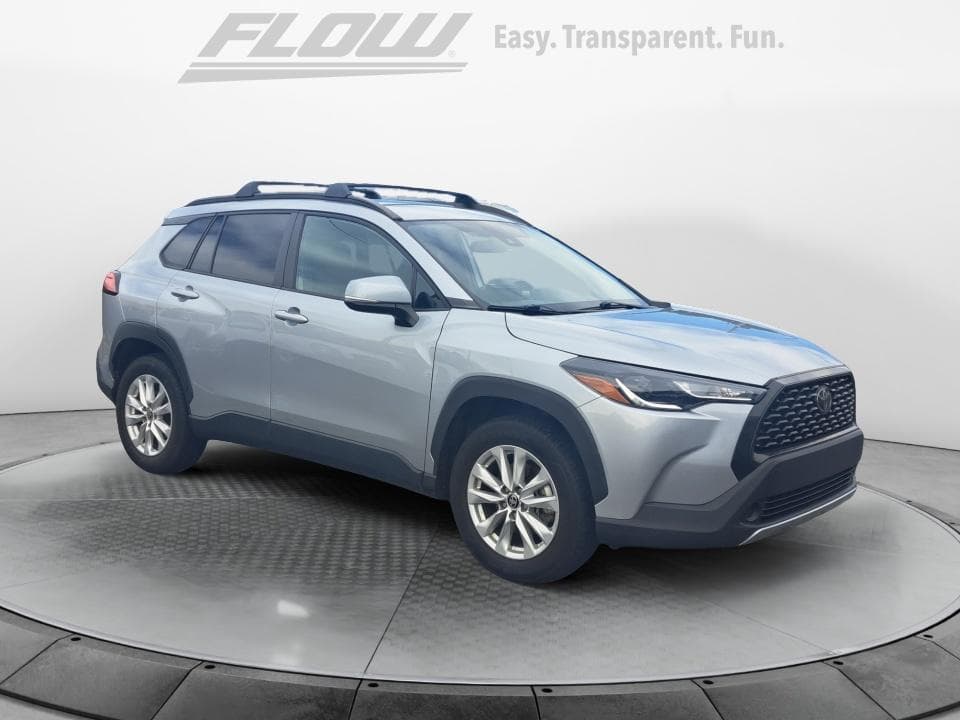 2022 Toyota Corolla Cross LE — photo 1 of 37