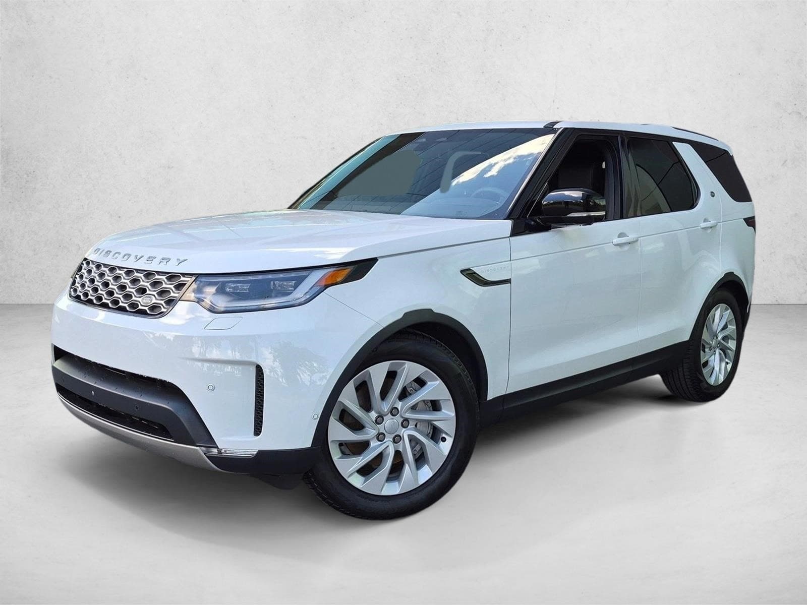 2025 Land Rover Discovery S — photo 1 of 26