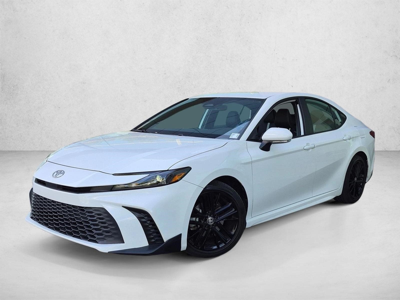 2025 Toyota Camry SE — photo 1 of 21