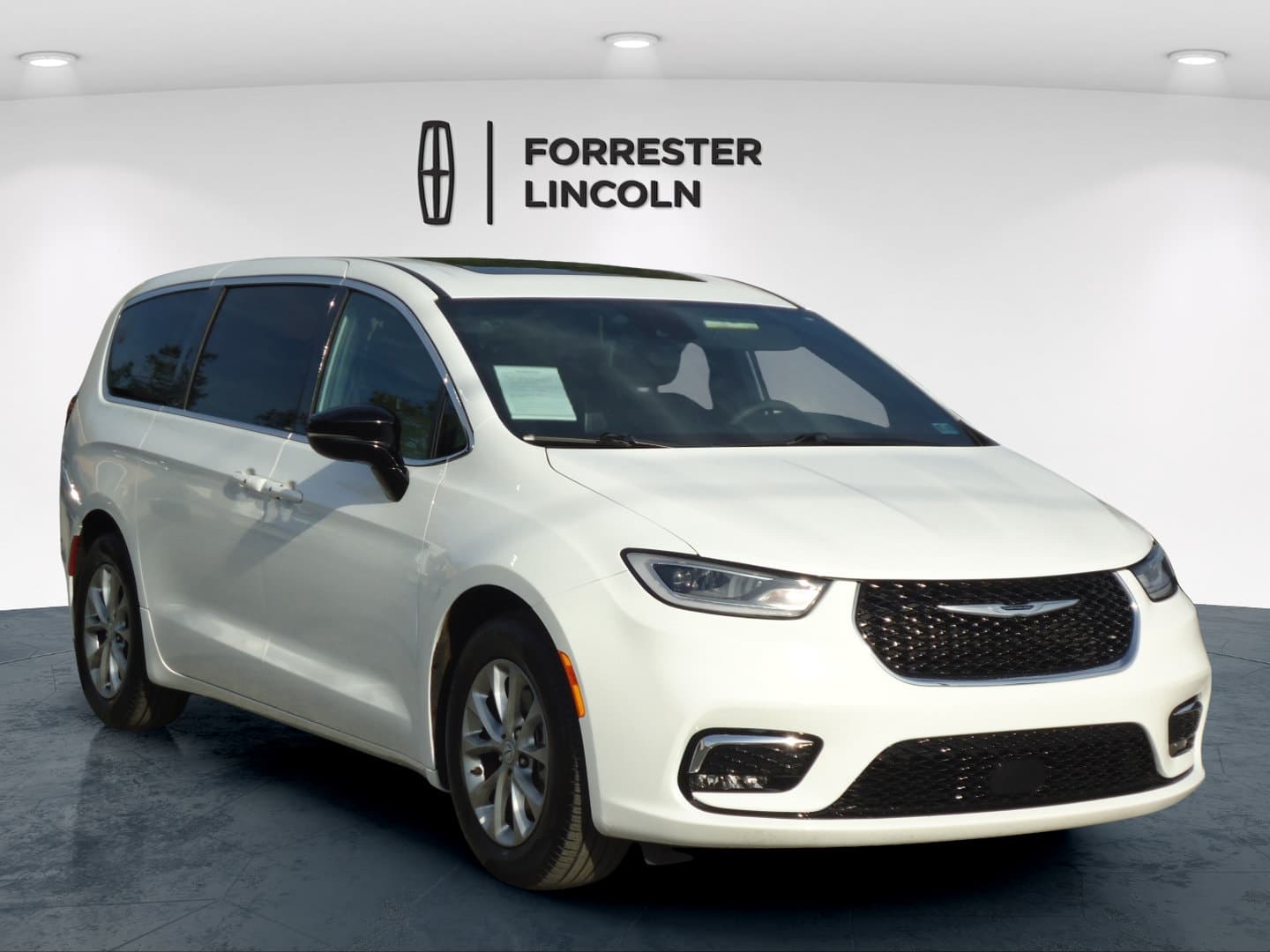 2026 Chrysler Pacifica Limited — photo 1 of 30