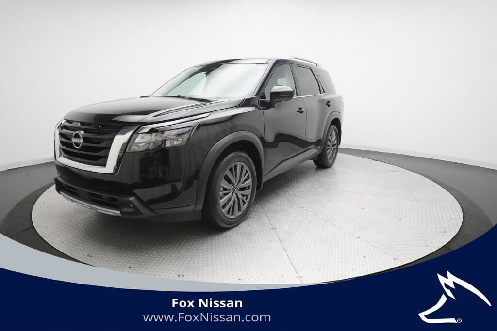 2025 Nissan Pathfinder SL — photo 1 of 37