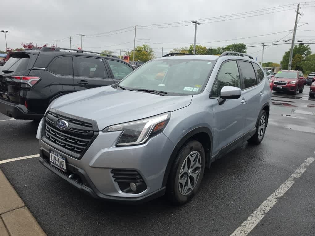 2023 Subaru Forester Premium — photo 1 of 13