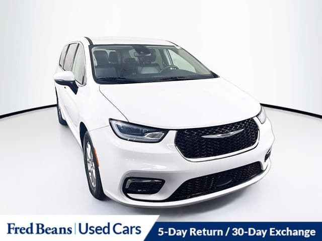 2023 Chrysler Pacifica Touring L — photo 1 of 41