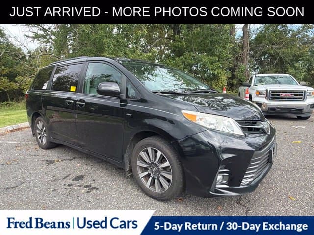 2018 Toyota Sienna XLE — photo 1 of 17