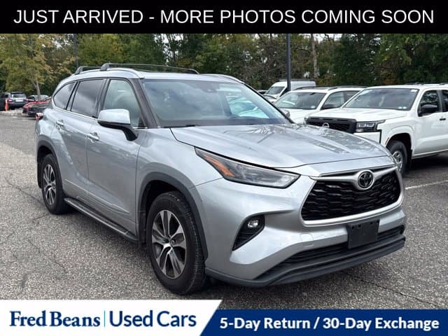 2022 Toyota Highlander XLE — photo 1 of 17