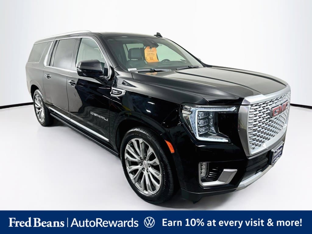 2022 GMC Yukon XL Denali — photo 1 of 44