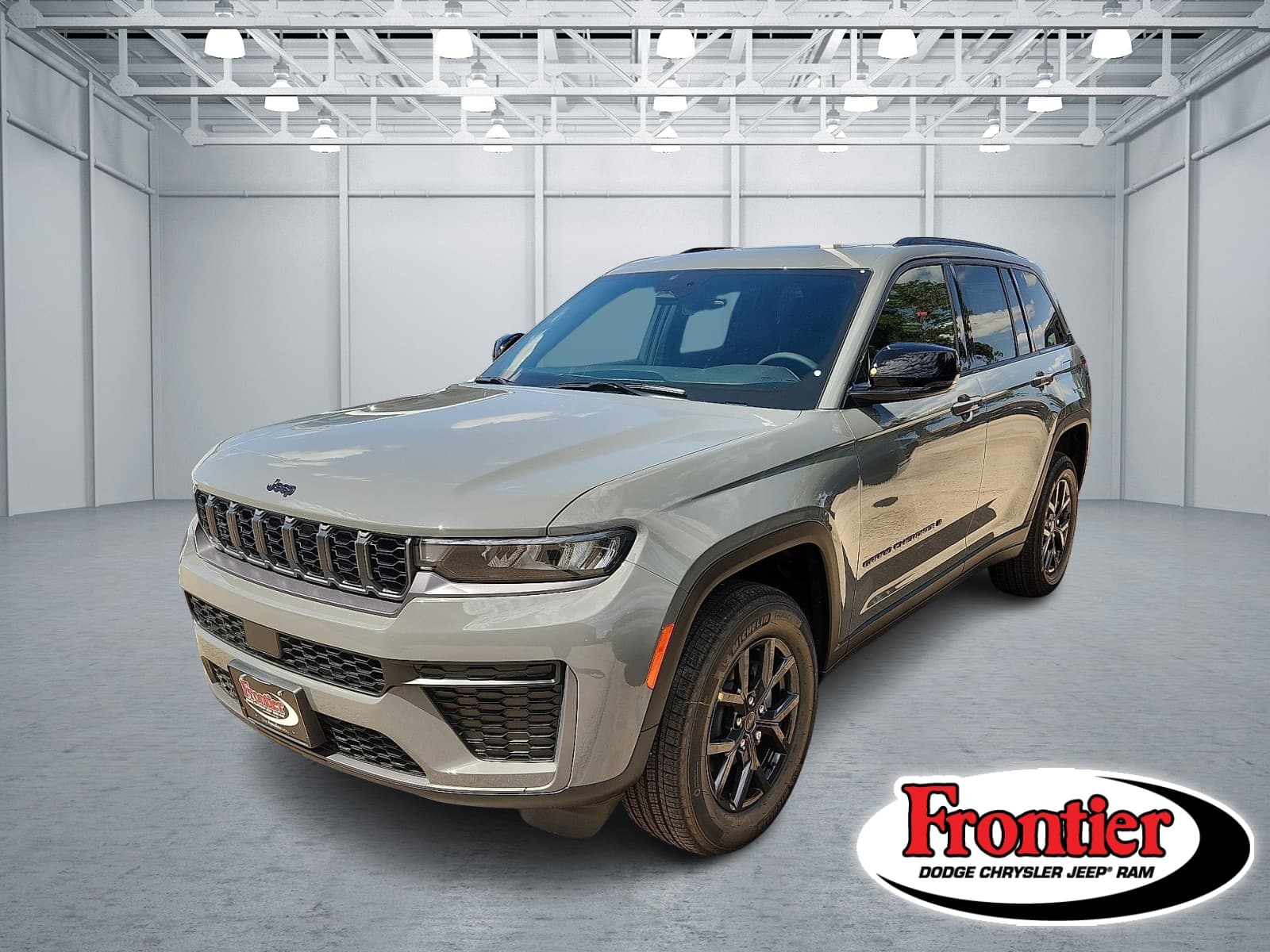 2027 Jeep Grand Cherokee Laredo Altitude — photo 1 of 35